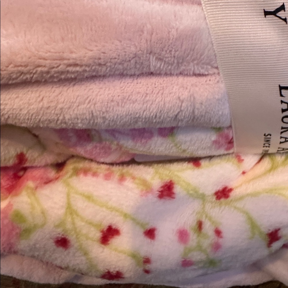 Laura Ashley Throws - Picture 4 of 12